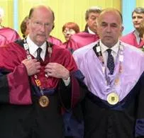 http://www.robzor.com/rhouse/the(BG)ineffectualintellectual123_files/image071.webp